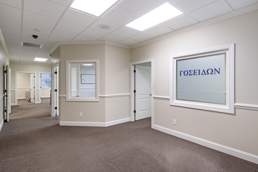 More Photos Of 1905 Woodstock Rd, Roswell Office For Sale