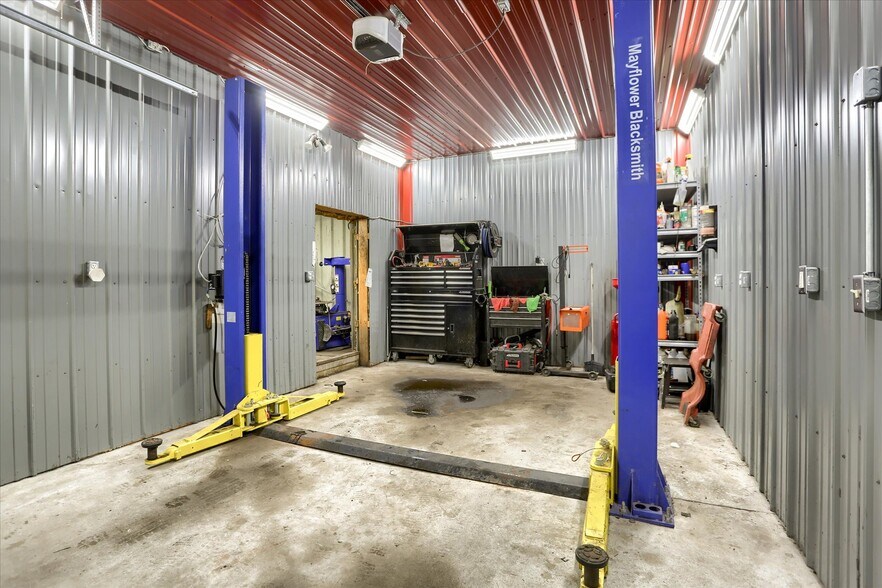 More Photos Of 40 N 4th St, Saint Clair Auto Dealership For Sale