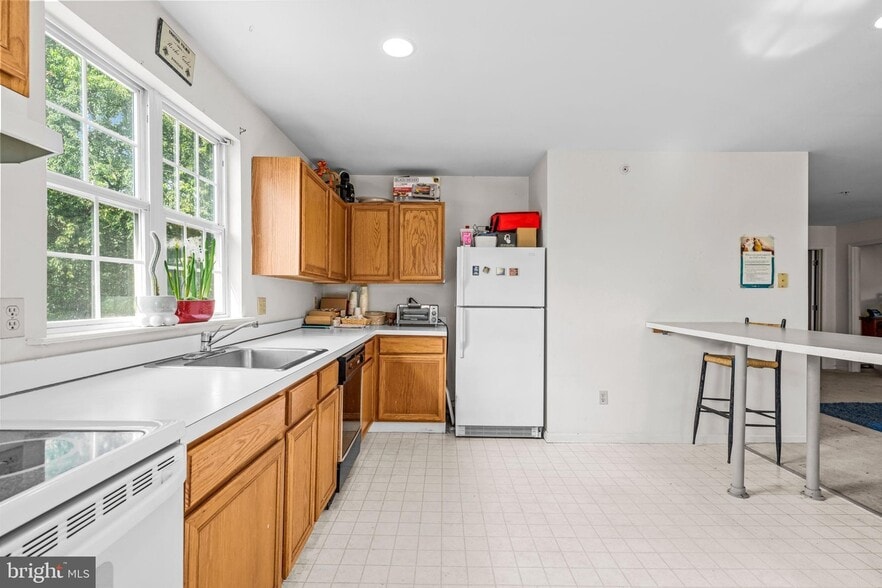 More Photos Of 405 W Wayne Ave, Wayne Office Residential For Sale