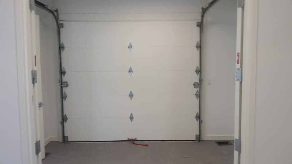 More Photos Of 16 Division St W, Greenwich Loft Creative Space For Lease