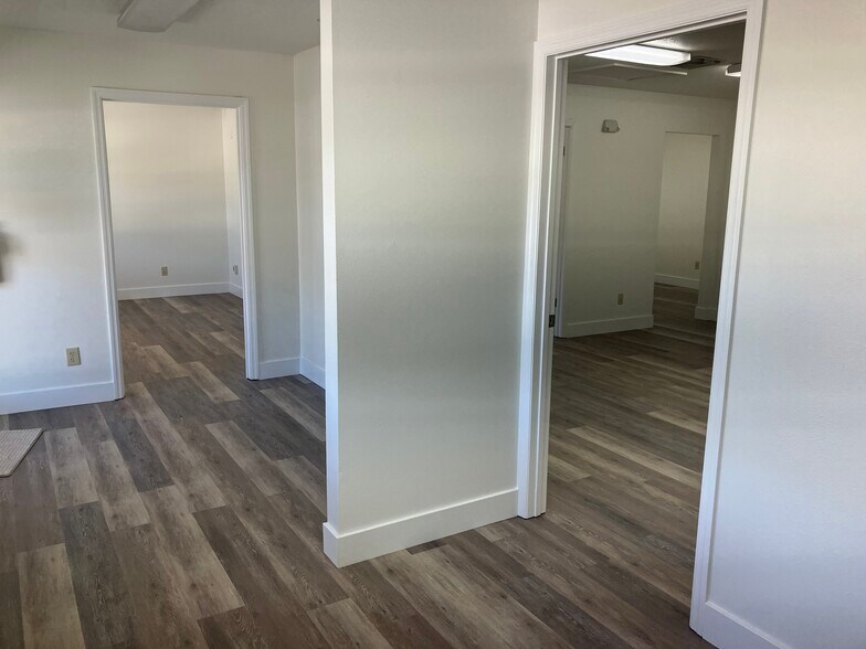 More Photos Of 102 N Country Road 470, Lake Panasoffkee Office For Lease