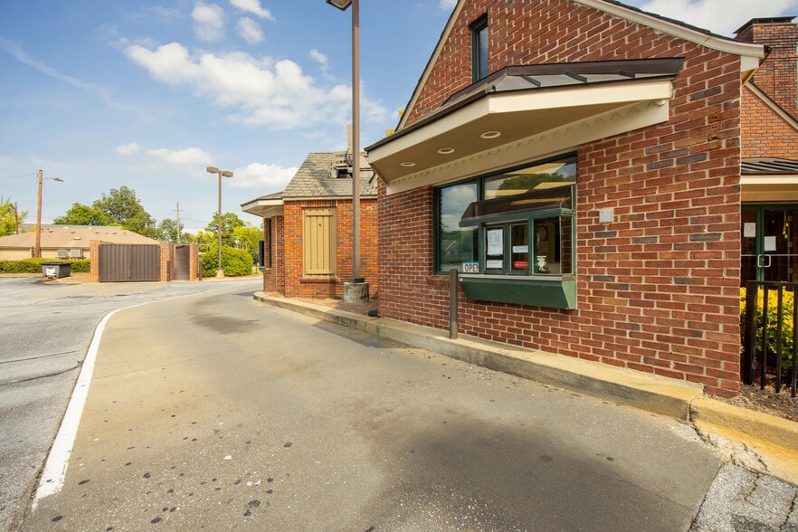 More Photos Of 2033 Wynnton Rd, Columbus Restaurant For Sale
