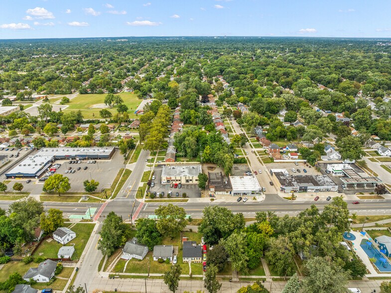 More Photos Of 10840-10850 W 9 Mile Rd, Oak Park Freestanding For Lease