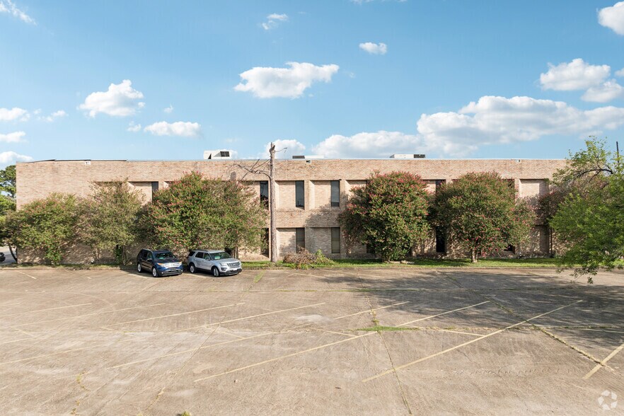 More Photos Of 8240 Antoine Dr, Houston Medical For Sale