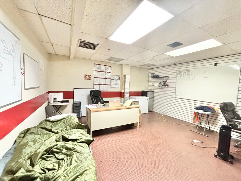 More Photos Of 20 Crescent St, Stamford Warehouse For Sale