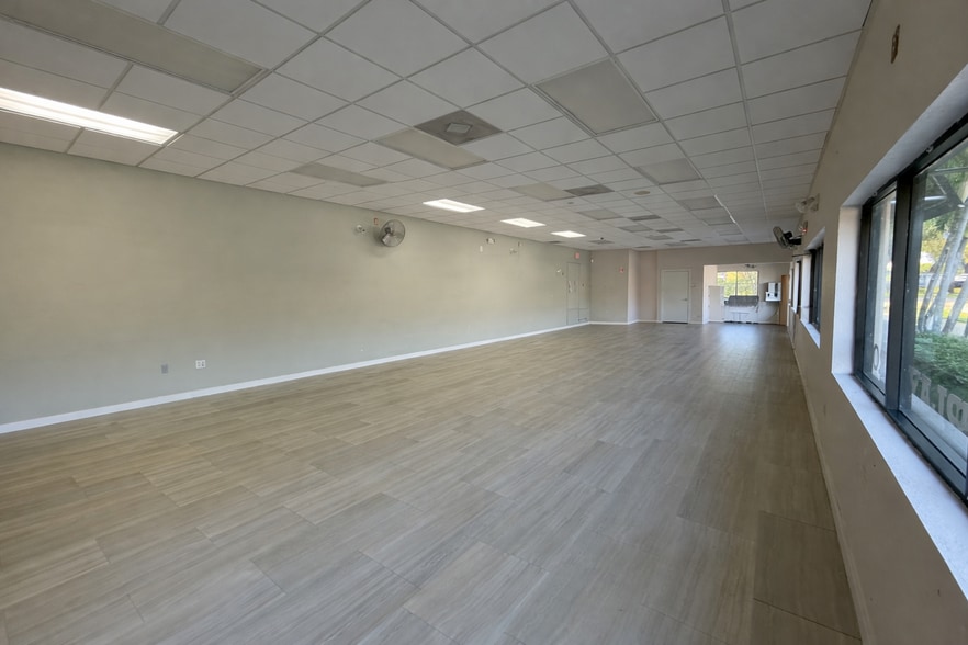 More Photos Of 11300-11354 Wiles Rd, Coral Springs General Retail For Lease