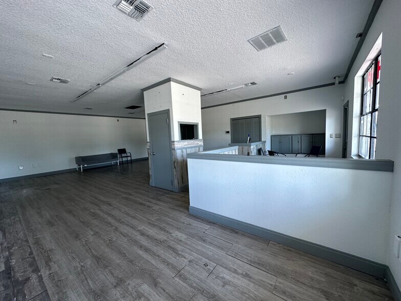 More Photos Of 813 Deltona Blvd, Deltona Office For Sale