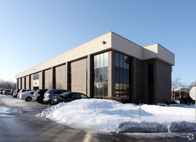 More Photos Of 8945 N Meridian St, Indianapolis Office For Sale