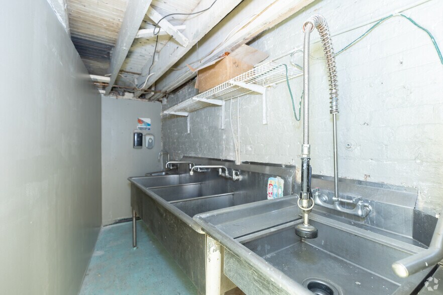 More Photos Of 300-304 N Robinson St, Richmond Freestanding For Sale