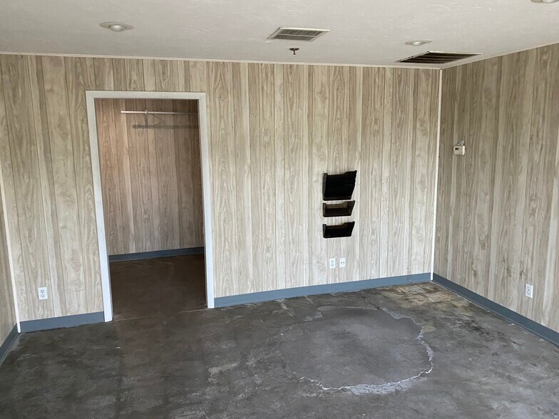 More Photos Of 6973 Highway Ave, Jacksonville Warehouse For Sale