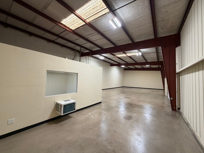 More Photos Of 4551 Grissom St, Bakersfield Warehouse For Sale