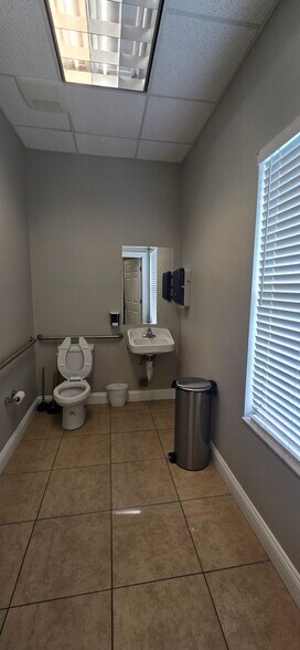 More Photos Of 1307-1309 Providence Rd, Brandon Office For Lease