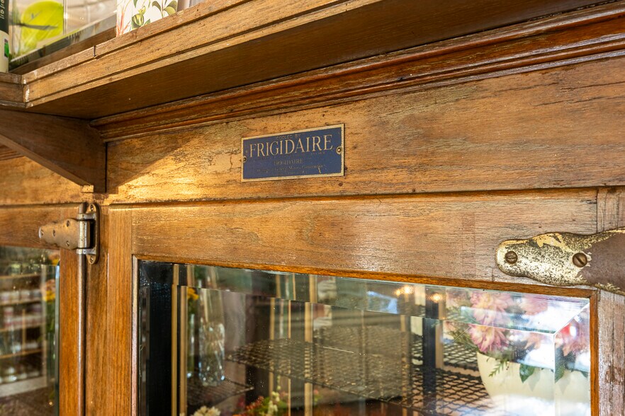 More Photos Of 128 Green St, Hudson Storefront Retail Residential For Sale