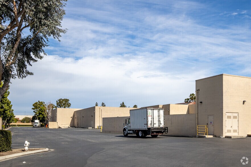 More Photos Of 18279-18517 Brookhurst St, Fountain Valley Unknown For Lease