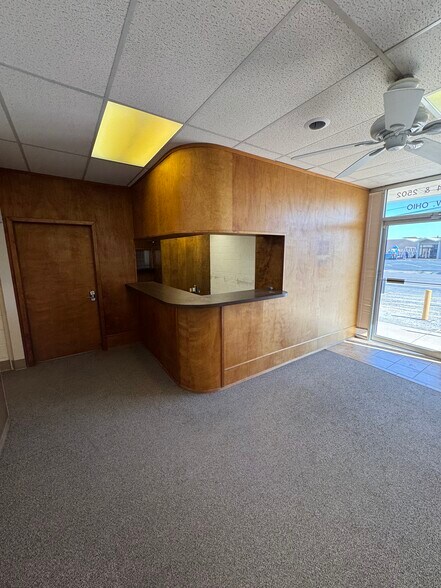 More Photos Of 2504 W Ohio Ave, Midland Flex For Sale