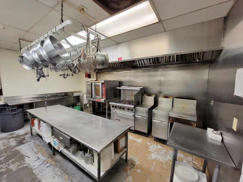 More Photos Of 530 Devine St, Columbia Restaurant For Sale