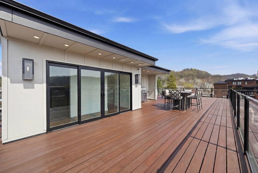 More Photos Of 443 Walnut St, Sewickley Flex For Sale