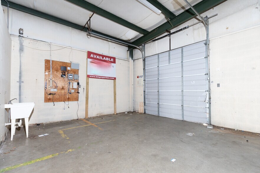 More Photos Of 1592 Sandifer Blvd, Seneca Freestanding For Lease