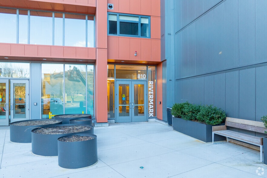 More Photos Of 810 Memorial Dr, Cambridge Office For Lease