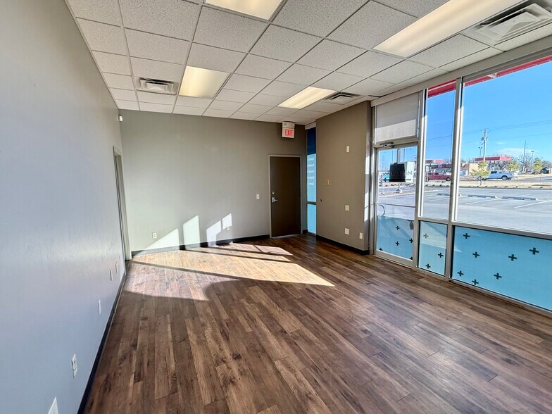 More Photos Of 1221 N Kelly Ave, Edmond General Retail For Lease