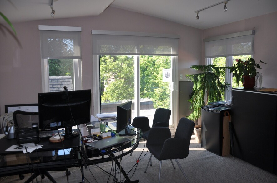 More Photos Of 470 Somerset St W, Ottawa Office For Sale