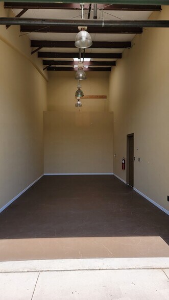 More Photos Of 8725 Youngerman Ct, Jacksonville Flex For Lease