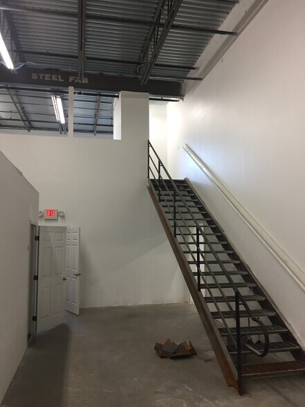 More Photos Of 801-893 Kings Hwy, Fort Pierce Light Manufacturing For Lease