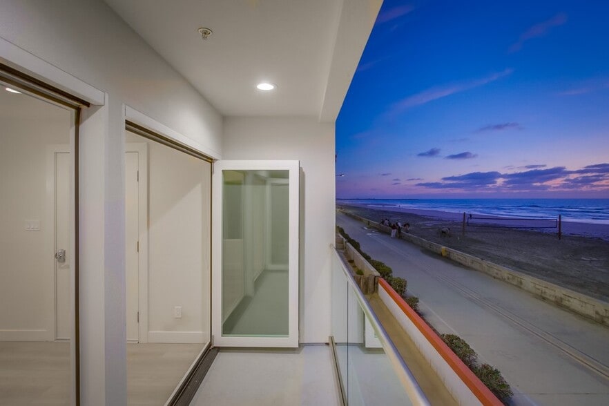 More Photos Of 3449 Ocean Front Walk, San Diego Apartments For Sale