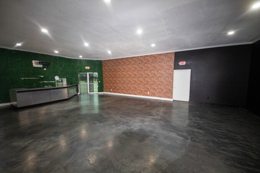 More Photos Of 4202 Canal St, Houston Freestanding For Lease