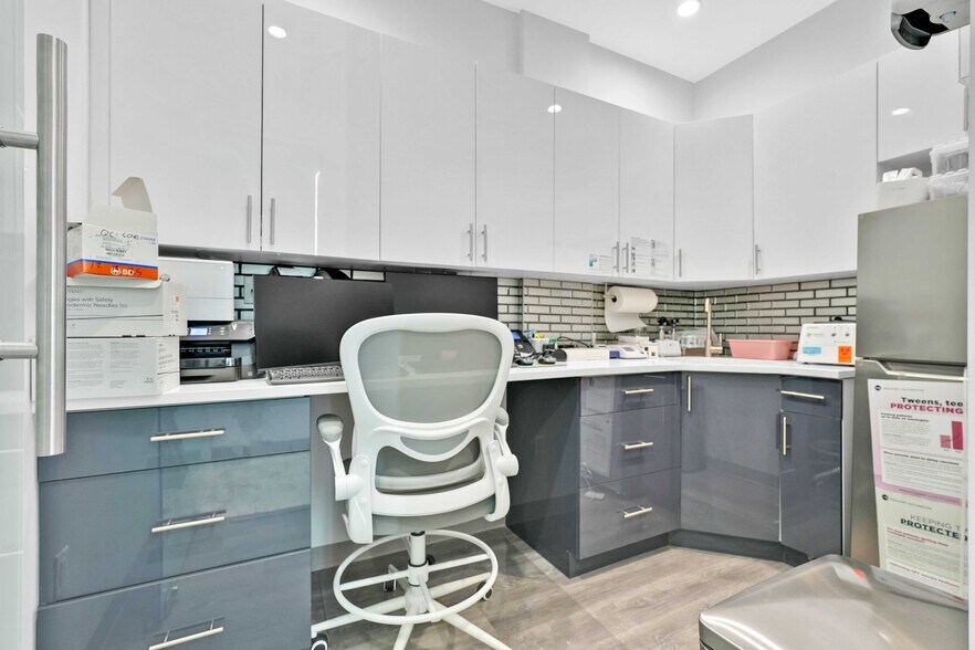 More Photos Of 6527 Roosevelt Ave, Woodside Apartments For Lease