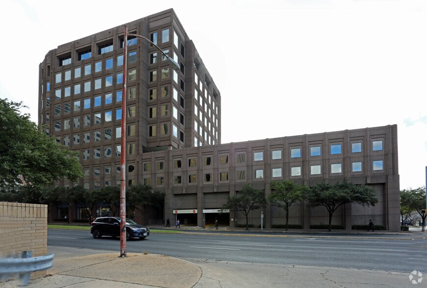 More Photos Of 401 W 15th St, Austin Office For Lease
