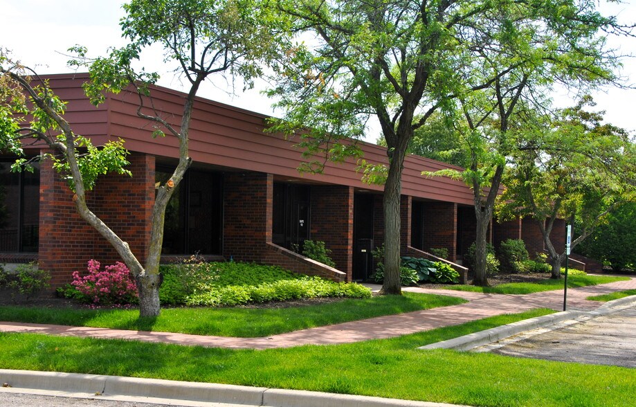 More Photos Of 411 Business Center Dr, Mount Prospect Office For Lease