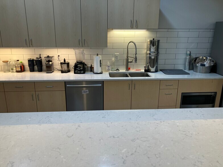 More Photos Of 1345 S Broadway, Denver Medical For Sale