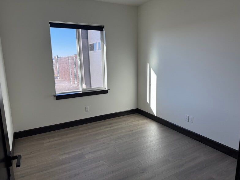 More Photos Of 3141 Bellanca, Hayden Industrial For Lease