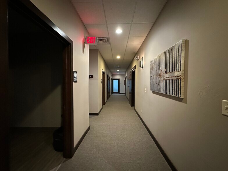 More Photos Of 673 Westbury Dr, Iowa City Storefront Retail Office For Sale