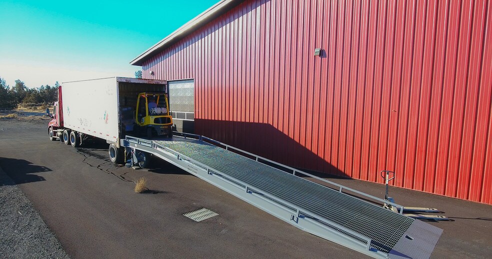 More Photos Of 4620 SW 23rd St, Redmond Warehouse For Lease