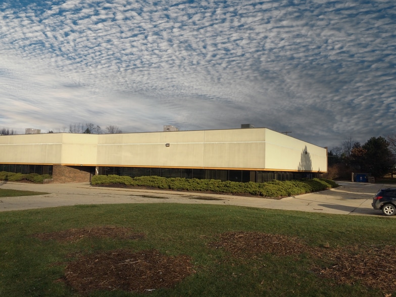 Primary Photo Of 1450 E Highwood Blvd, Pontiac Manufacturing For Lease