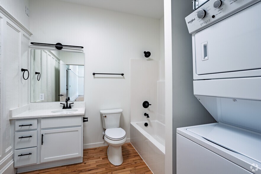 More Photos Of 3614 6th Ave, Des Moines Apartments For Lease