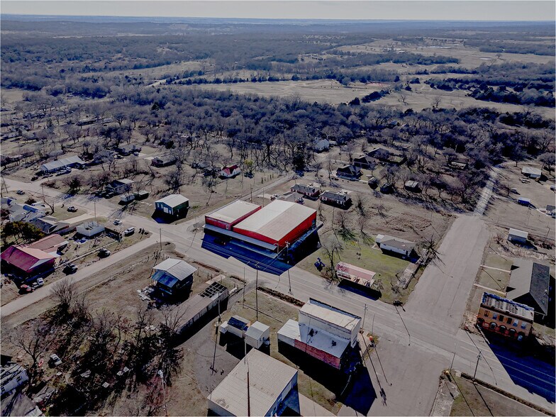 More Photos Of 103 N. Clarady, Wanette Industrial For Sale