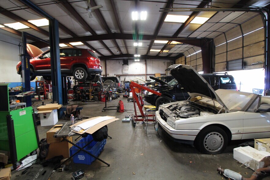 More Photos Of 1108 SW East Us-40 Hwy, Blue Springs Auto Repair For Sale