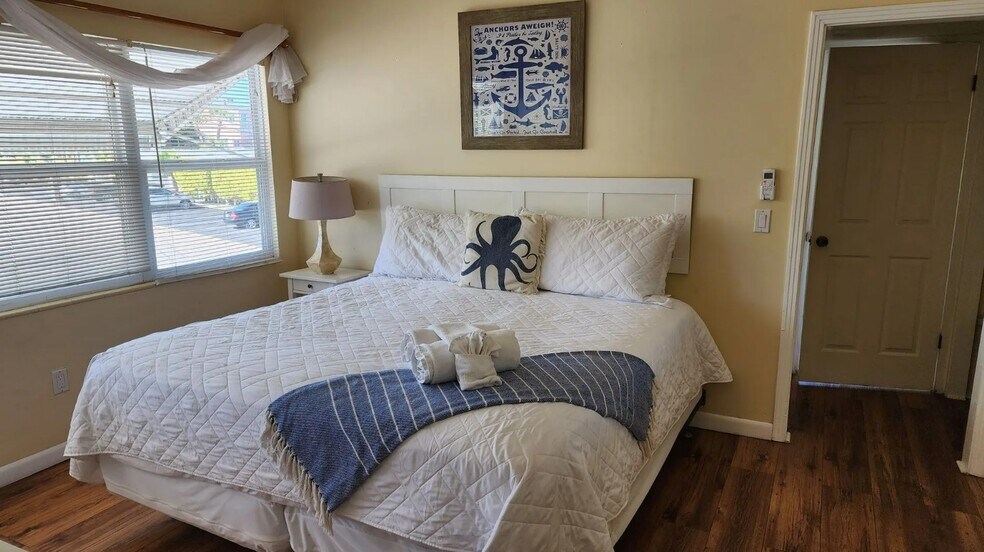 More Photos Of 621 Bay Esplanade, Clearwater Hotel For Sale