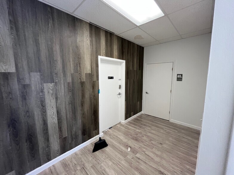 More Photos Of 735 NE 19TH Pl, North Fort Myers Warehouse For Lease