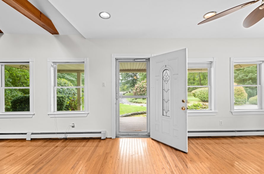 More Photos Of 72 Precinct St, Lakeville Flex For Sale