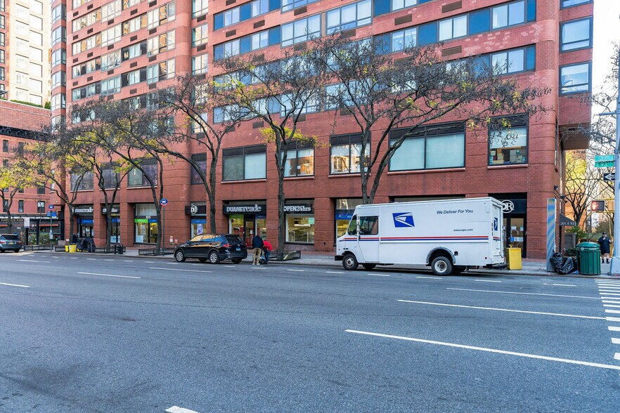 More Photos Of 1675 3rd Ave, New York Apartments For Lease