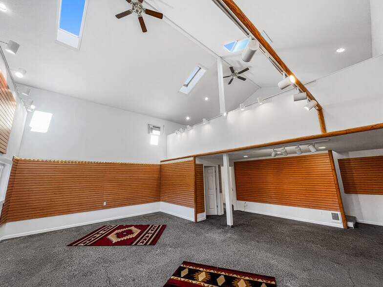 More Photos Of 599 S Highway 197, Maupin Office Residential For Lease