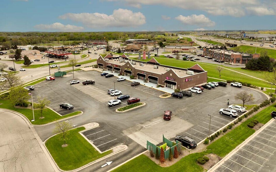 More Photos Of 7224 118th Ave, Kenosha Freestanding For Lease