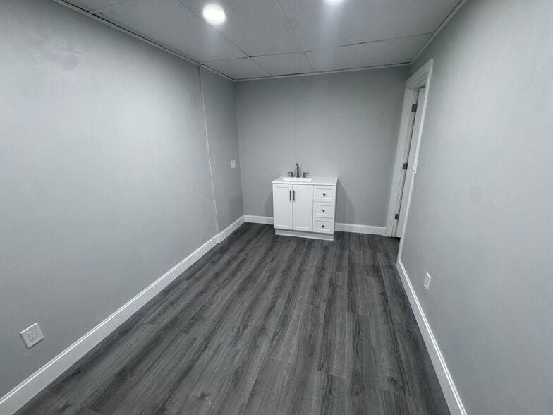 More Photos Of 2700 S Tamiami Trl, Sarasota Medical For Lease