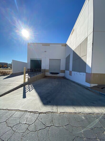 More Photos Of 38940 Trade Center Dr, Palmdale Warehouse For Lease