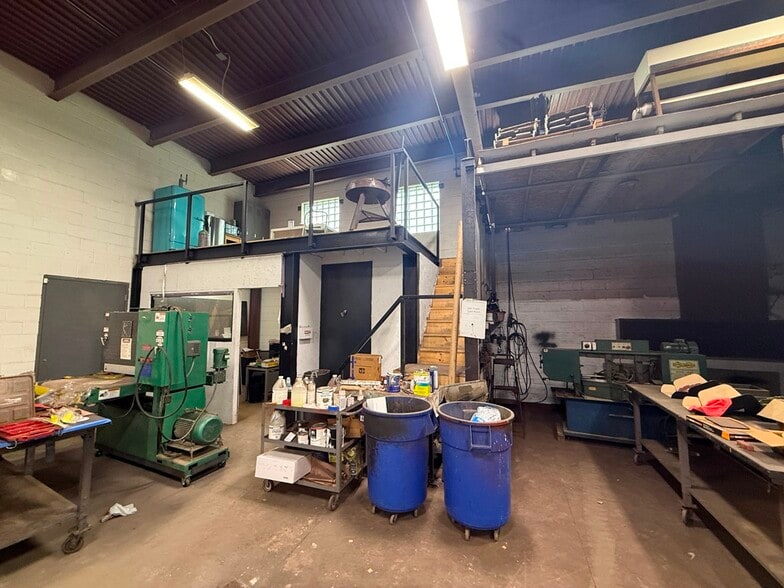 More Photos Of 385 Avers Ave, Chicago Industrial For Lease
