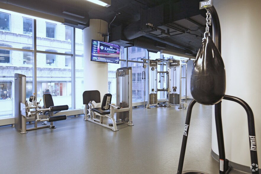 More Photos Of 201 N Garland Ct, Chicago Apartments For Lease